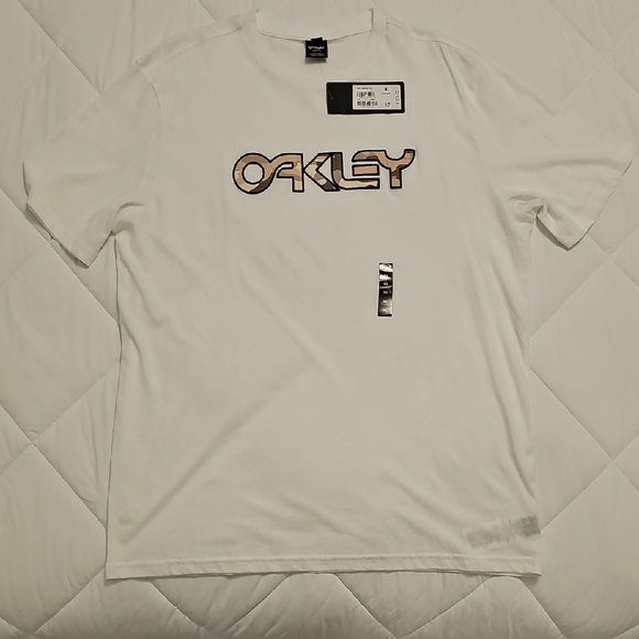 Oakley White Short Sleeve Tee Sporty Design - Picture 1 of 4